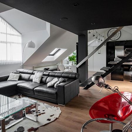شقة Oktheway Loft Maestranza آكورونيا المظهر الخارجي الصورة