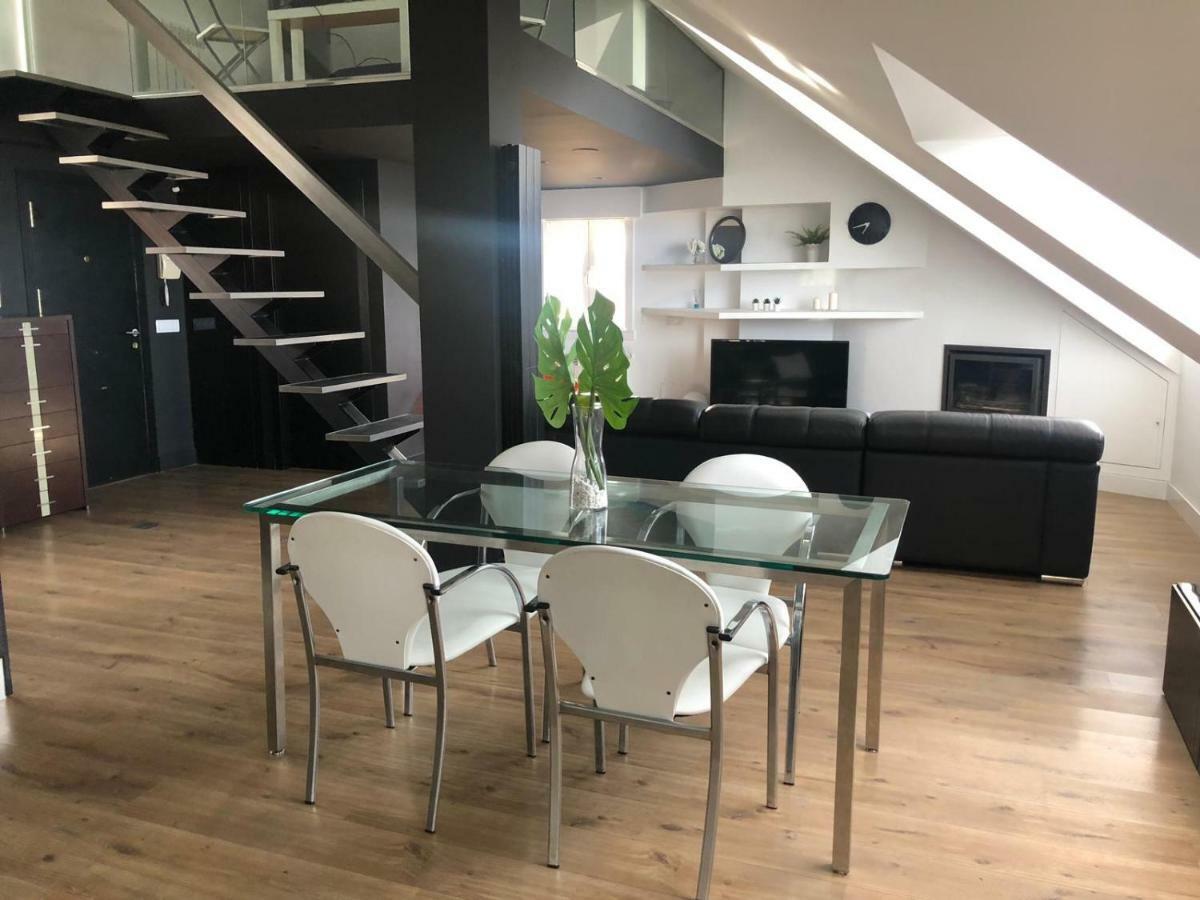 شقة Oktheway Loft Maestranza آكورونيا المظهر الخارجي الصورة