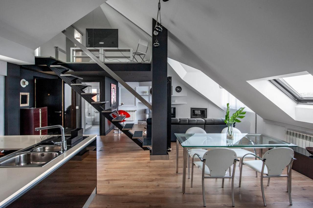 شقة Oktheway Loft Maestranza آكورونيا المظهر الخارجي الصورة