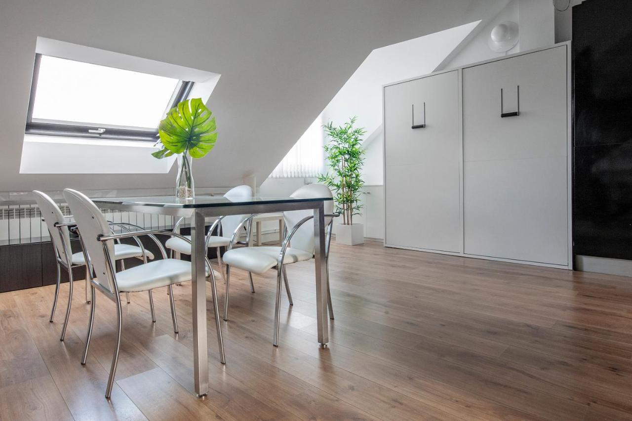 شقة Oktheway Loft Maestranza آكورونيا المظهر الخارجي الصورة