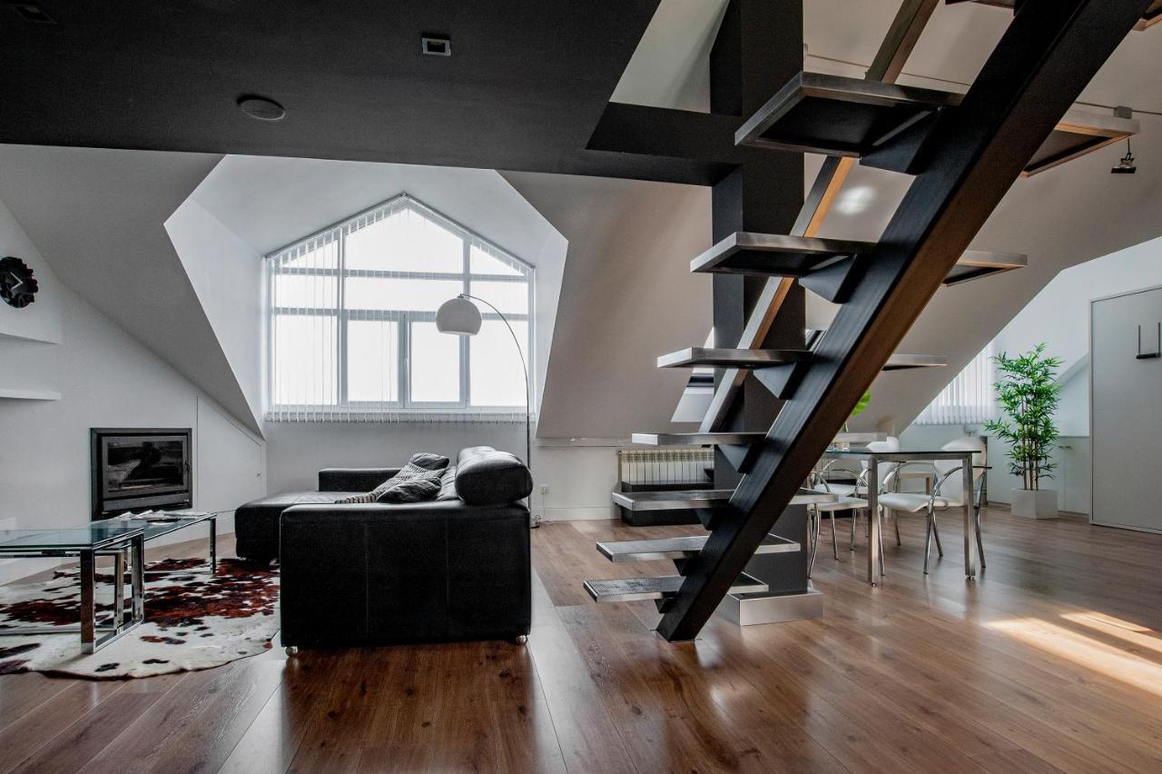 شقة Oktheway Loft Maestranza آكورونيا المظهر الخارجي الصورة
